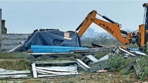 ग्वालियर में भू-माफिया पर नगर निगम का हथौड़ा, 22 एकड़ में कटीं 4 अवैध कॉलोनियां जमींदोज, सड़कों पर चला बुलडोजर