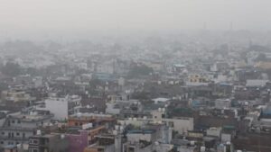 Indore News:भीषण ठंड के चलते स्कूलों से गायब हुए बच्चे, अगले 24 घंटे भारी – Indore News Mercury Drops By 4 Degrees As Icy Winds And Dense Fog Grip Madhya Pradesh