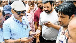 PHE कर्मचारियों ने उपयंत्री को पीटने वाले को सिखाया सबक, घेरकर उपभोक्ता से वसूला 50 हजार रुपये का जलकर