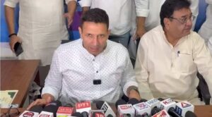 Mp News:रायसेन कृषि मेले में सियासी घेराबंदी, जीतू पटवारी को रास्ते में रोका, रायसेन तक नहीं पहुंच पाए पटवारी – Mp News: Political Blockade At Raisen Agriculture Fair; Jeetu Patwari Stopped En Route—unable To Reach Raisen.