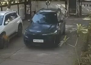 Indore News:इंदौर में घर के बाहर खेल रहे छह साल के बच्चे पर चढ़ा दी कार, पैर हुआ फ्रैक्चर – Indore: A Six-year-old Boy Playing Outside His House In Indore Was Hit By A Car, Suffering A Leg Fracture.