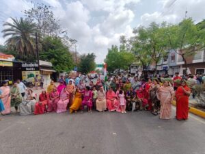 Indore News:मालवा मिल में शराब दुकान खुलने का विरोध, सड़क पर बैठी महिलाएं, व्यापारी भी नाराज – Indore News Protest Erupts In Malwa Mill Area Over New Liquor Shop Opening