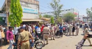 Raisen Gas Shortage Sparks Protest, Cylinders Placed On Road – Madhya Pradesh News