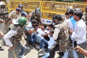 Indore News:डीएवीवी में एनएसयूआई का विरोध प्रदर्शन, 6 गिरफ्तार – Indore News Nsui Protest At Davv University Campus Leads To 6 Arrests