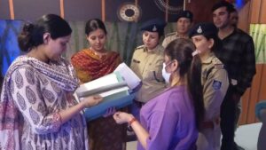 केबिन में छिपीं युवतियां, मची अफरा-तफरी; संचालकों को सख्त हिदायत