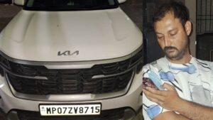 लग्जरी कार से आकर कॉलोनी में बरसाए पत्थर, गाड़ियां तोड़ीं