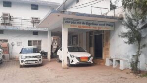 ग्वालियर में बिजली कंपनी के दावों की खुली पोल, 3 महीने तक नहीं ली रीडिंग, अब उपभोक्ताओं को थमाए हजारों के बिल