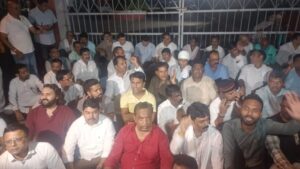 मीनाक्षी का नामांकन रद्द:कांग्रेस का उग्र विरोध, चुनाव आयोग कार्यालय के सामने धरने पर बैठे विधायक-दिग्गज नेता – Meenakshi’s Nomination Cancelled: Congress Protests Vehemently; Mlas And Senior Leaders Stage A Sit-in Outside