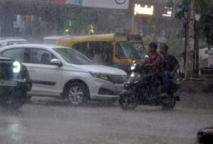 Mp Weather:प्री-मानसूनी गतिविधियां तेज, भोपाल समेत कई जिलों में तेज बारिश के साथ चली आंधी, अगले चार दिन अलर्ट – Mp Weather: Pre-monsoon Activity Intensifies; Heavy Rain And Storms Hit Several Districts, Including Bhopal; A