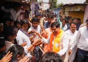 Cm Mohan Yadav:ई-व्हीकल से भीमनगर पहुंचकर सीएम ने चौंकाया, बोर्ड टॉपर चांदनी के घर गए; साथ में ली सेल्फी – Mp Cm Mohan Yadav Reaches Bhimnagar In Electric Vehicle, Interacts With Locals And Board Toppers