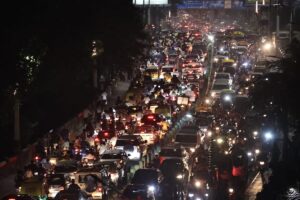 Indore News:मानसून मेहरबान, लग रहा ट्रैफिक जाम, बारिश में बह गए प्रशासन के दावे – Indore News First Monsoon Rain Triggers Severe Waterlogging And Traffic Jams