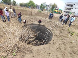 Indore:इंदौर में सरकारी विभागों ने हाथ ऊंचे किए तो रहवासियों ने कुएं में उतर कर बचाई कुत्ते की जान – Indore: When Government Departments In Indore Threw Up Their Hands, Residents Climbed Down Into A Well To Save