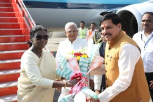 Mp News:राष्ट्रपति द्रौपदी मुर्मू इंदौर पहुंचीं, राज्यपाल व मुख्यमंत्री ने की आगवानी; बैतूल के लिए हुईं रवाना – Indore: President Droupadi Murmu Arrived In Indore And Departed For Betul; Chief Minister Received Her.